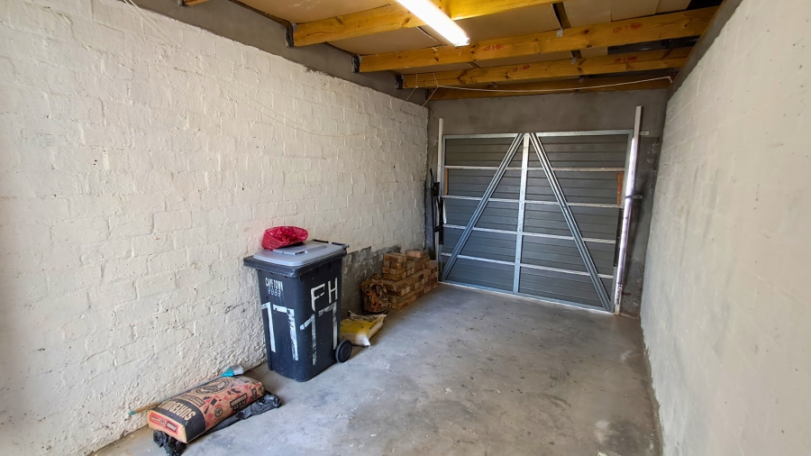 To Let 2 Bedroom Property for Rent in Somerset West Western Cape